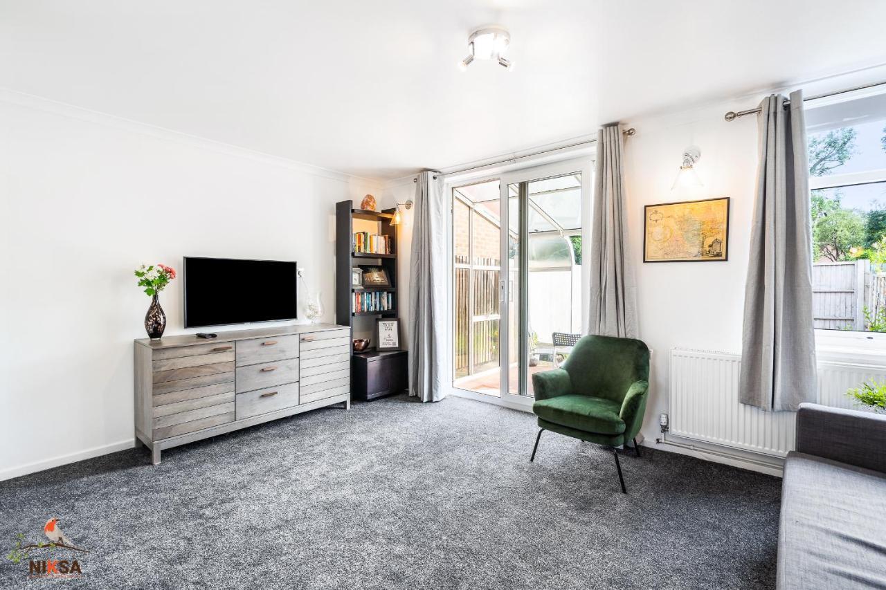 Niksa Serviced Accommodation - 3 Bedroom House Welwyn Garden City Exterior foto