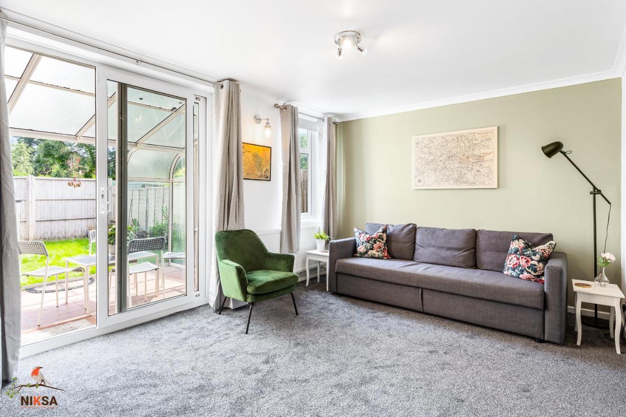 Niksa Serviced Accommodation - 3 Bedroom House Welwyn Garden City Exterior foto
