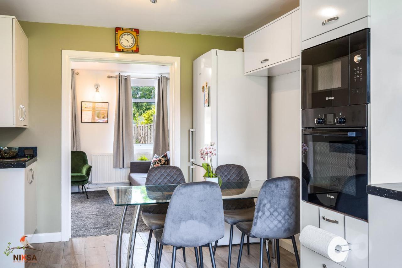 Niksa Serviced Accommodation - 3 Bedroom House Welwyn Garden City Exterior foto